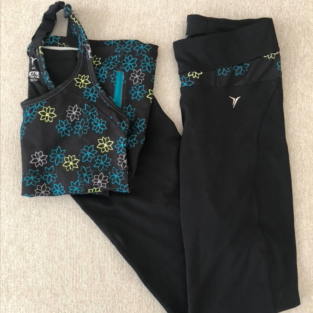 Two-piece activewear set: tank top and leggings